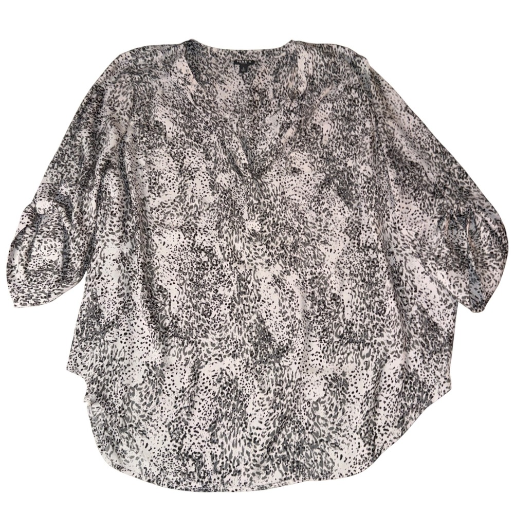 Torrid Harper Blouse 2X Grey‎ Black Animal Print Roll Tab Sleeve V-Neck Top